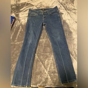 Size 32 dark wash vintage straight leg guess jeans!
